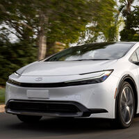 El Toyota Prius 2026 ya tiene precio en México: es uno de los autos híbridos más baratos y también de los más populares