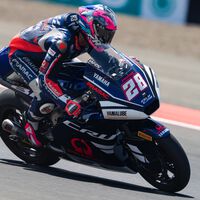 Izan Guevara aprovecha una dramática avería de Álex Escrig en la penúltima vuelta para meter más presión en Moto2 