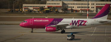Mientras Ryanair recorta 1,2 millones de asientos en España, el hueco que está dejando tiene nombre: Wizz Air 