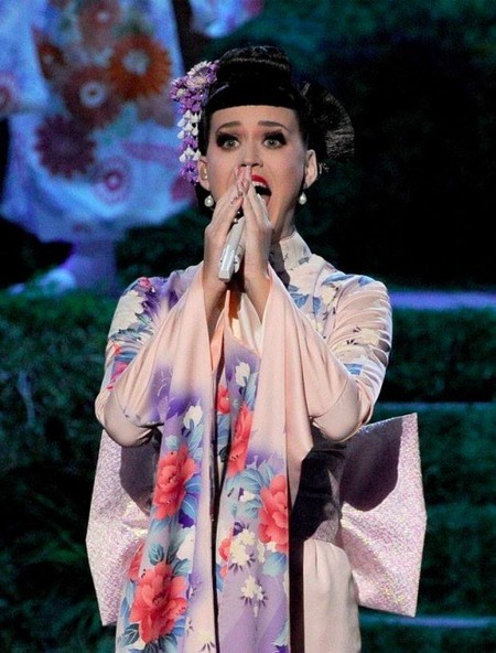 Katy Perry, ¿racista por pintarse la cara de blanco en los AMAs?
