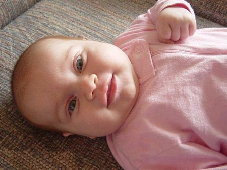 Un bebé que no sonríe ni mira a los ojos, ¿podría ser autista?