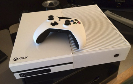 Finalmente sí habrá una Xbox One blanca en el mercado, y vendrá acompañada de Sunset Overdrive