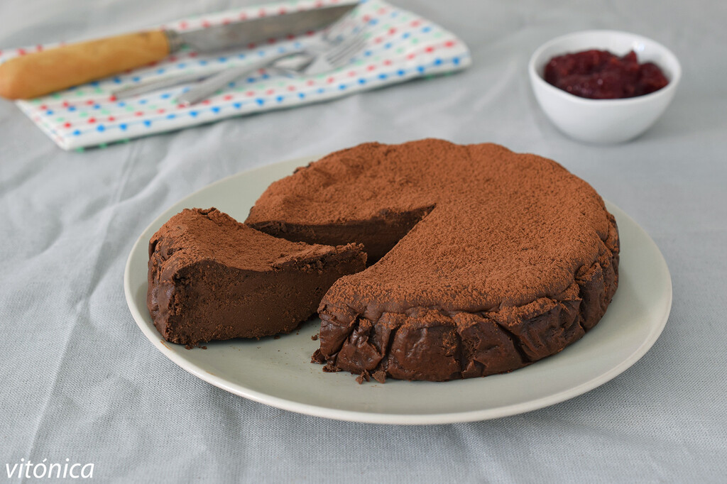 Pastel de chocolate con solo tres ingredientes: receta de postre sin azúcar, sin frutas, sin harinas y alto en proteínas