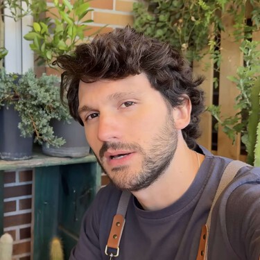 Ignacio Guío, experto en plantas: "En octubre hay que cambiar algunas plantas de sitio, sobre todo si la temperatura mínima baja de 15 ºC, pero hay que hacerlo poco a poco" 