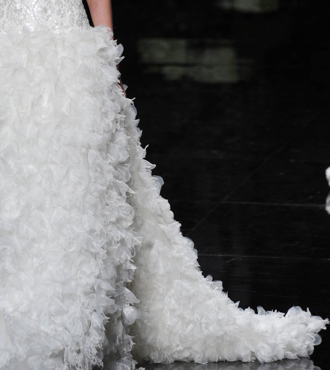Foto de Los detalles más invisibles del desfile de Pronovias 2013 (13/24)