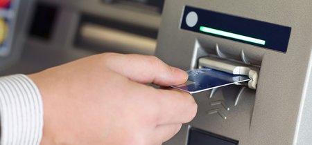 Por qué deberías maltratar (un poco) el cajero automático antes de sacar dinero 