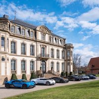 Esta foto vale más de 33 millones de euros: toda la gama Bugatti y sus 9.200 CV