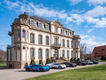 Esta foto vale más de 33 millones de euros: toda la gama Bugatti y sus 9.200 CV