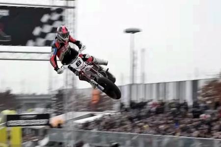 Ivan Lazzarini se corona en la última cita del Cto Italiano de Supermotard dentro del Salón de Milán