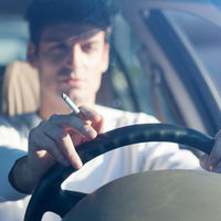 Una medida que aplaudimos: Baleares prohibirá fumar en coches donde viajen niños 