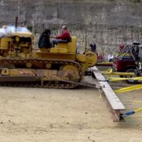 Cuando el diablo no tiene qué hacer... coge su Land Cruiser y se pone a jugar