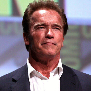 Arnold Schwarzenegger lleva 29 años pagando un dólar a Warner Bros para poder quedarse con el mítico objeto de una de sus películas peor valoradas