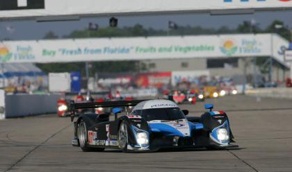 Peugeot domina los entrenamientos en Montmeló
