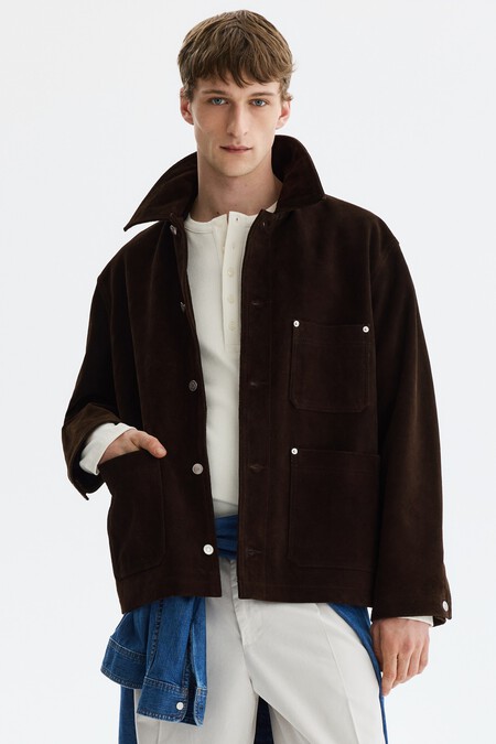Ni La Cazadora Vaquera Ni La Bomber Este Otono Los Hombres Mejor Vestidos Apuestan Por Algunas De Estas Chaquetas De Ante
