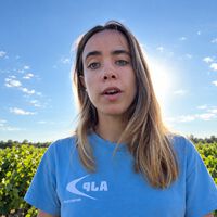 Paula Nuévalos, agricultora valenciana de 28 años: “La gente de ciudad dice que le encanta el pueblo. No, a ti lo que te gusta es estar de vacaciones en un sitio tranquilo” 