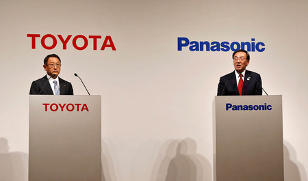 Toyota y Panasonic desarrollarán juntos baterías de coches eléctricos. ¿Es el nacimiento de un gigante del coche eléctrico?