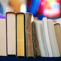 "Gastáis miles de millones de dólares, lo justo es que nos paguéis". Más de 8.000 escritores se muestran furiosos con la mayor polémica de la IA 