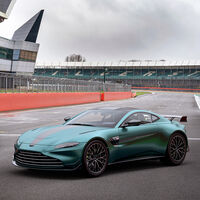 El Aston Martin Vantage F1 Edition celebra el regreso de la marca a la Fórmula 1: 535 CV y chucherías aerodinámicas