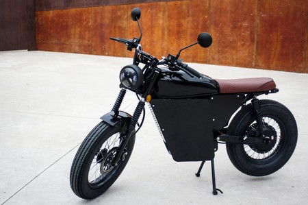 Esta moto eléctrica 'made in Spain' ya se vende desde 3.900 euros, aunque sin las piezas 3D que anunciaron