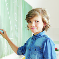 Tiene ocho años y en septiembre empezará la universidad: la importancia de atender las necesidades de los niños superdotados