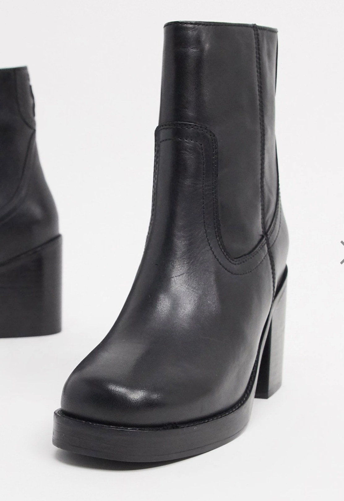 Botines de tacón y puntera cuadrada en cuero negro de Bronx