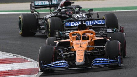 ¡A lo Ayrton Senna! Carlos Sainz y Kimi Raikkonen pusieron el espectáculo con sus prodigiosas salidas bajo la lluvia