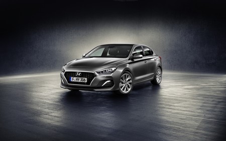 ¡Sorpresa! Este es el Hyundai i30 Fastback, una arriesgada apuesta para re-popularizar los diseños coupé