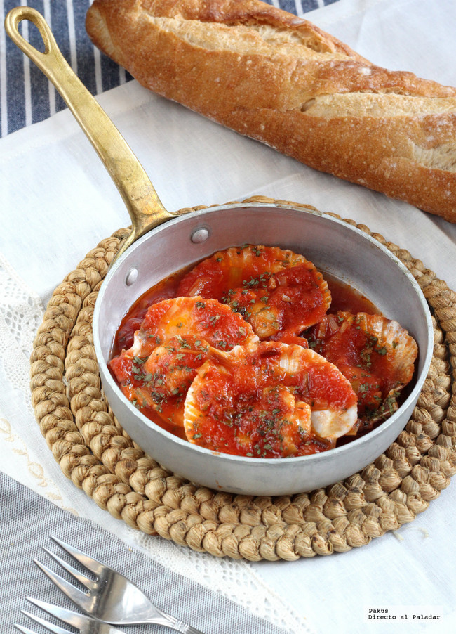 Zamburiñas picantinas con salsa de tomate y jengibre