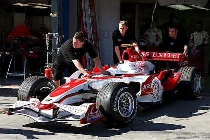 La escudería Super Aguri podría acabar en manos indias