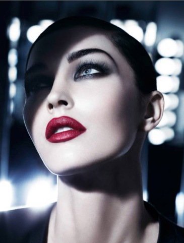 A mí que me enseñe el carné de identidad que no me creo que ésta sea Megan Fox