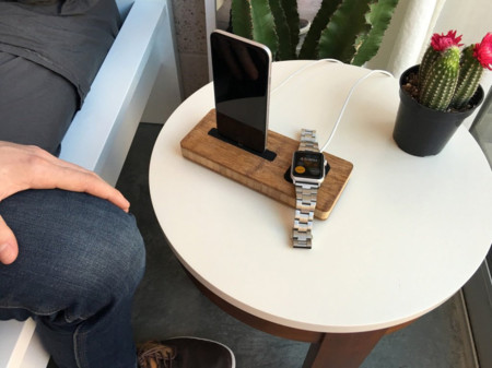 iSkelter, una base de carga para Apple Watch y iPhone hecha a mano en… bambú