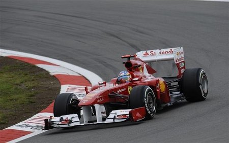GP de Alemania F1 2011: Fernando Alonso no puede superar a Lewis Hamilton