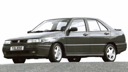 Coche Moderno Complejo 2