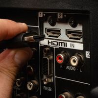 El cable HDMI no es nada seguro y pueden usarlo para espiar a cualquiera: así lo usan los hackers con ayuda de la IA