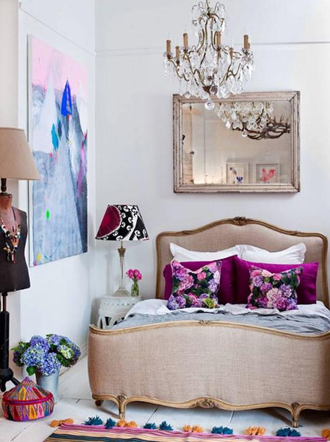 La clásica y elegante lámpara Chandelier reaparece en lugares