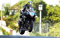 IOMTT 2011: John McGuinness, Bruce Anstey y Michael Dunlop dominan las primeras carreras