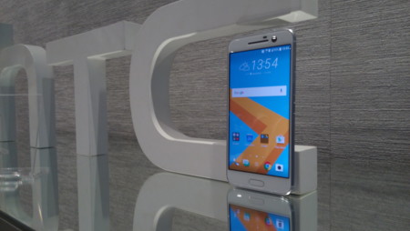 HTC 10, la firma taiwanesa quiere renacer y pone patas arriba la gama alta Android