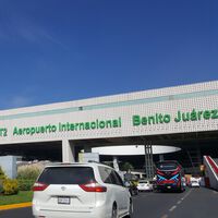 Uber ya conquistó los aeropuertos de México y eso es exactamente lo que más preocupa a los taxistas 