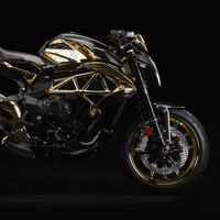 Sobredosis de fibra de carbono y dorado para la MV Agusta Dragster RC Shining Gold, un one-off sin precio