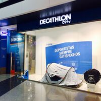El outlet de Decathlon vende la chaqueta 2 en 1 que mejor resiste a la lluvia   