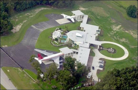 Travolta Casa
