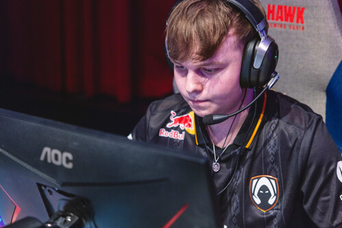 Una mamá sacó a su hijo de 15 años de la escuela para que pudiera jugar Fortnite: 6 años después tiene éxito, pero en otro juego