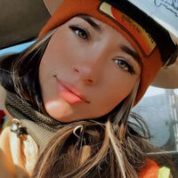 Tiene 27 años y gana 200.000 euros al año. Es la Generación Z que ha unido el trabajo de cuello azul con ser influencer