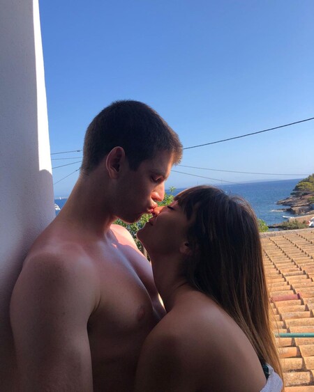 La felicitación más tierna y natural de Miguel Bernardeau ('Élite') por el cumpleaños de Aitana: las fotos que nunca pensamos que saldrían a la luz