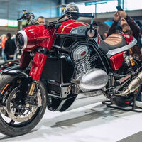 Daban por muerta a esta marca soviética de motos. Pues acaba de revivir con una 1.000 cc que parece un avión de combate 