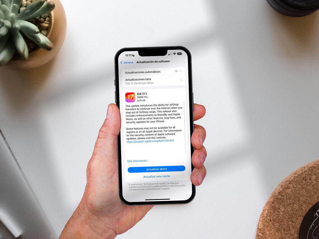 Ya está aquí iOS 17.1 para muchos iPhone y viene con esperadas novedades en AirDrop, Apple Music y más 