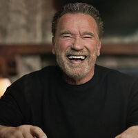 Arnold Schwarzenegger lleva 28 años pagando un dólar a Warner Bros para poder quedarse con el mítico objeto de una de sus películas peor valoradas