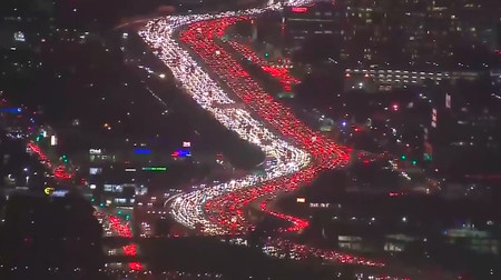 La pesadilla de la Interestatal 405: ¿Un atasco épico o lo normal en Los Ángeles?