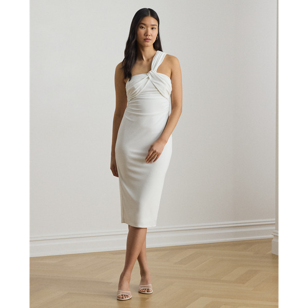 Vestido de cóctel con hombro descubierto 
