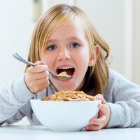 La hora del desayuno: más de la mitad de los niños españoles consume alimentos poco saludables y con exceso de azúcar